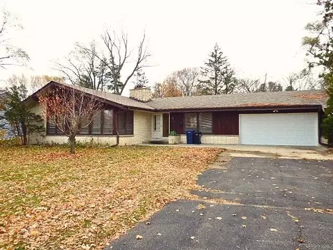 814 E Club Ln, Beloit, WI 53511