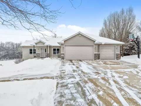 221 Glen View Rd, Mount Horeb, WI 53572
