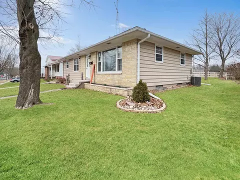 937 Seymour St, Reedsburg, WI 53959