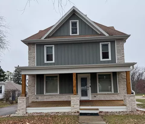 316 W Main St, Mount Horeb, WI 53572