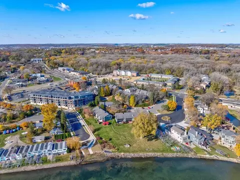 2803 Century Harbor Rd #4, Middleton, WI 53562