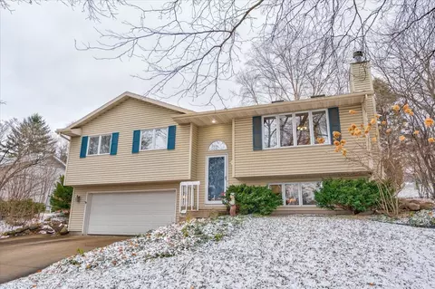 2901 Maple Grove Dr, Madison, WI 53719