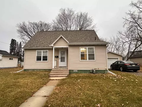 809 E State St, Mauston, WI 53948