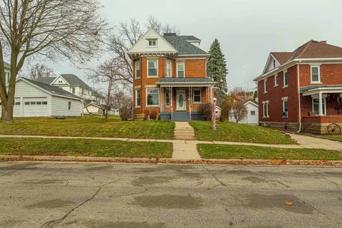 2113 11th St, Monroe, WI 53566