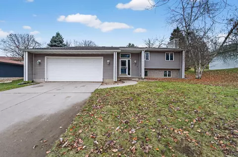 107 Ravine Rd, Mount Horeb, WI 53572