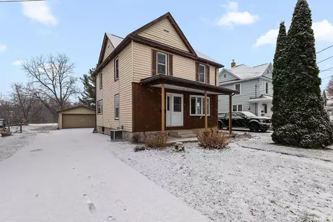 673 S Center St, Beaver Dam, WI 53916