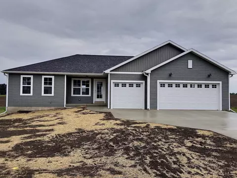 104 W 2nd St, Friesland, WI 53935
