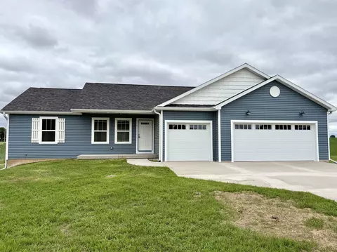104 W 2nd St, Friesland, WI 53935