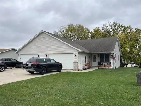 319-321 N Watertown St, Johnson Creek, WI 53038