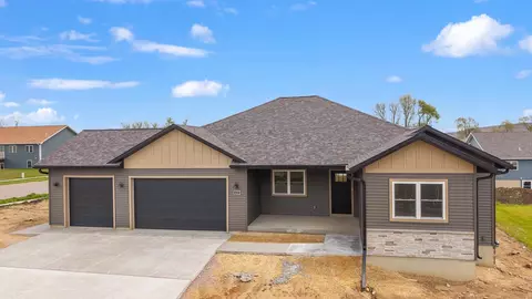422 Eisenhower St, Baraboo, WI 53913