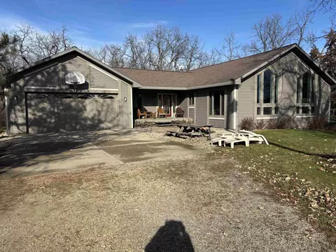 8675 Philippine Rd, South Wayne, WI 53587