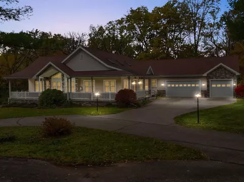 3579 Edgewood Dr, Mcfarland, WI 53558
