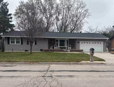 301 Acker Pkwy, Deforest, WI 53532