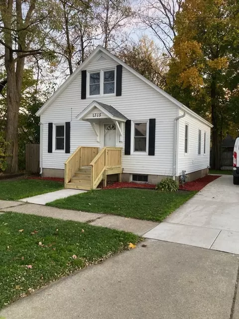 1315 Elizabeth St, Janesville, WI 53548