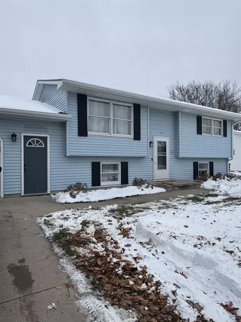 156 W Greenfield Dr, Little Chute, WI 54140