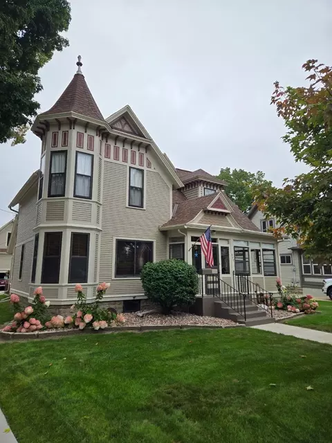 327 Carrington St, Waupun, WI 53963