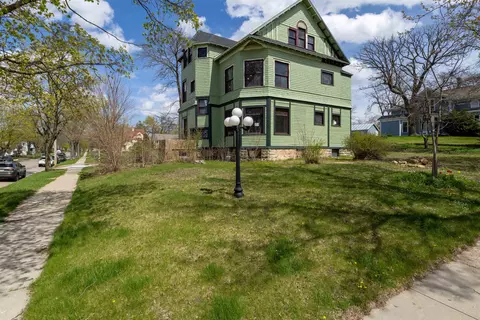 704 Ash St, Baraboo, WI 53913