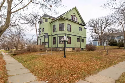 704 Ash St, Baraboo, WI 53913