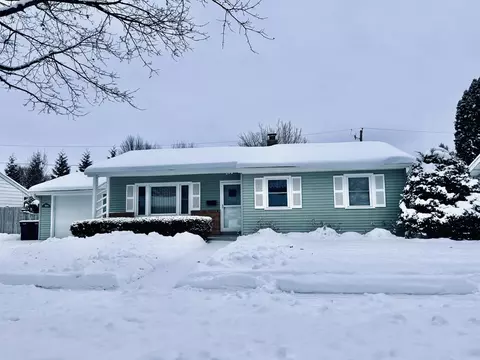 1124 Macarthur Dr, Janesville, WI 53548