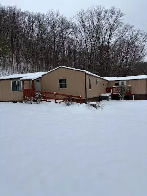 20497 Hady Ln, Gays Mills, WI 54631