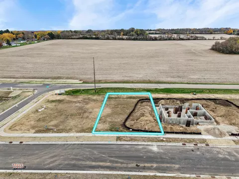 325 Dahlia Dr, Stoughton, WI 53589