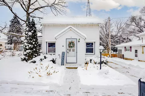 17 Windsor Ct, Milton, WI 53563