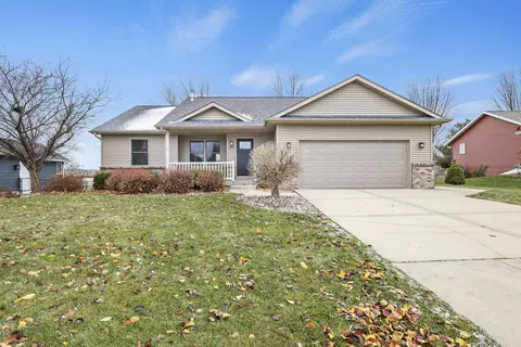 679 W Main St, Evansville, WI 53536