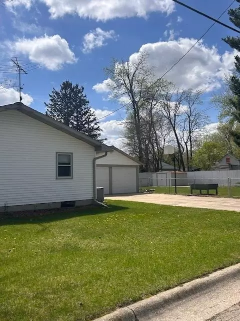 Exterior - 401 E 6th Ave, Brodhead, WI 53520 photo 2 of 5