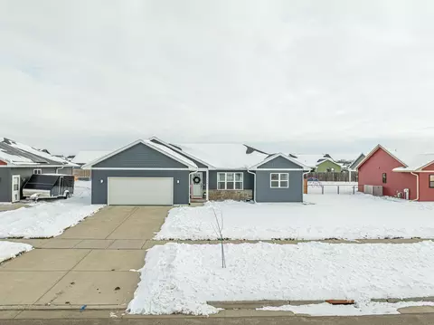 364 S 7th St, Evansville, WI 53536