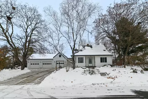 124 W Exchange St, Mazomanie, WI 53560