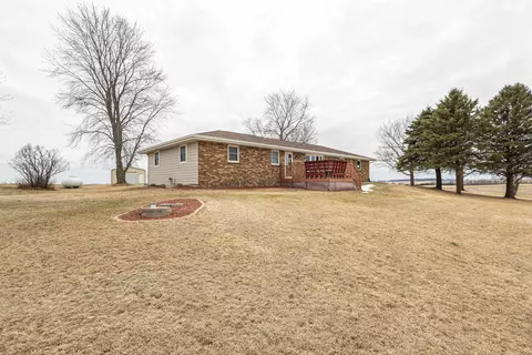 1021 Fish Lane Ln, Hazel Green, WI 53811
