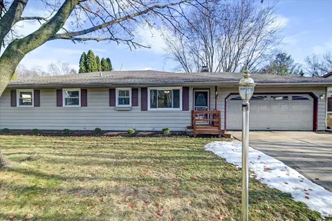 7 La Crescenta Cir, Madison, WI 53716