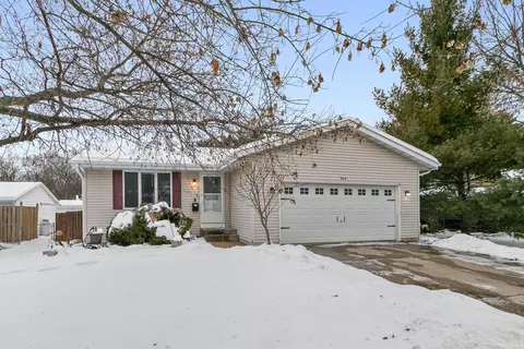 906 N Main St, Edgerton, WI 53534
