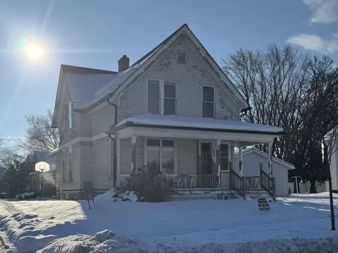 224 Mulberry St, Lake Mills, WI 53551