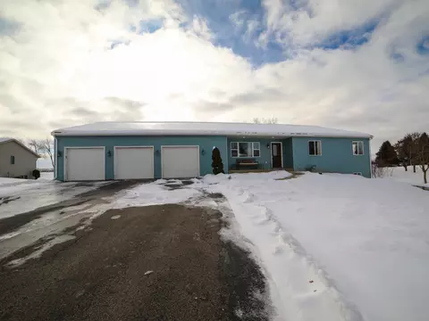 5628 Eagle Dr, Milton, WI 53563 photo 1