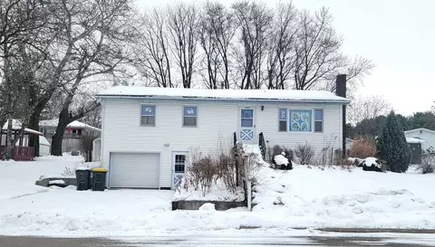 1555 Jackson St, Fennimore, WI 53809
