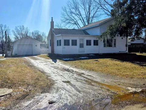 237 E Pearl St, Kingston, WI 53939