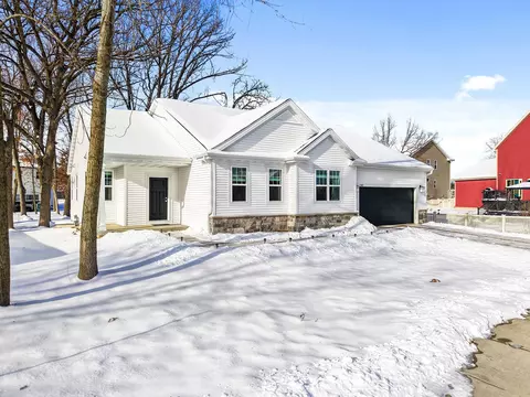 1182 Okeeffe Ave, Sun Prairie, WI 53590