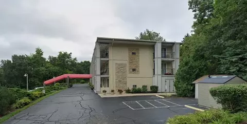 227 Dewey Ave #201, Fontana, WI 53125