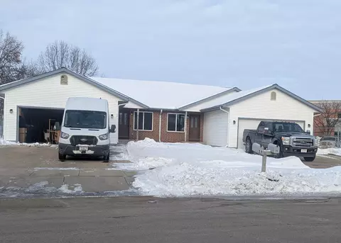 24 Tower Dr, Sun Prairie, WI 53590
