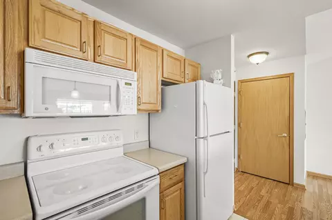 Kitchen - 6836 Parkside Cir, Deforest, WI 53532 photo 4 of 5