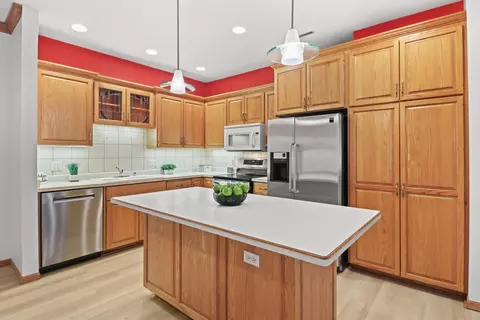 6806 Raymond Rd #101, Madison, WI 53719