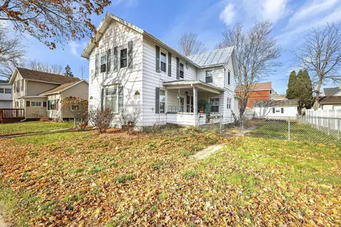 320-322 3rd Ave, Baraboo, WI 53913