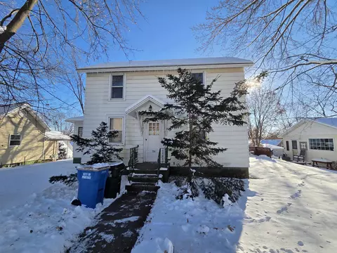 714 W Pleasant St, Portage, WI 53901