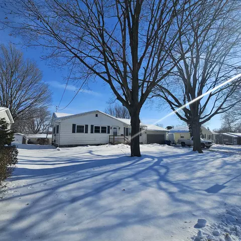 1175 Farnham St, Columbus, WI 53925