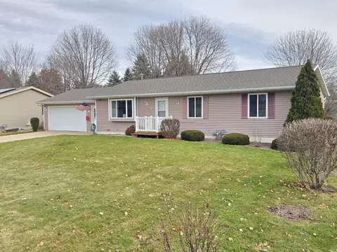 631 Wilkes Ct, Ripon, WI 54971