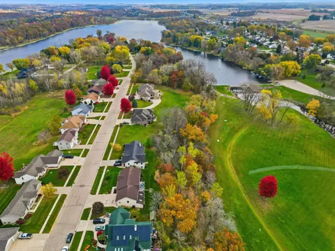 148 Lazy Lake Dr, Fall River, WI 53932