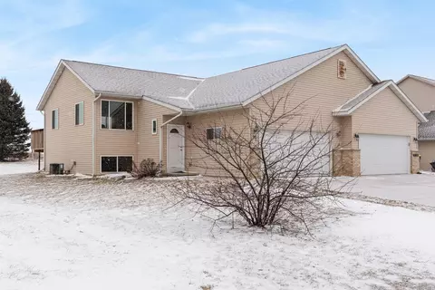 2015 Nighthawk Ln, Sauk City, WI 53583