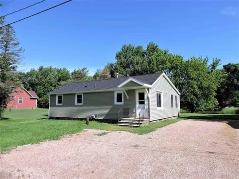 8064 Channel Ln, Omro, WI 54963