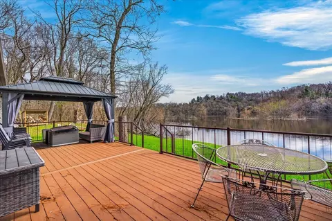 s1404 Indian Trail Parkway, Baraboo, WI 53913